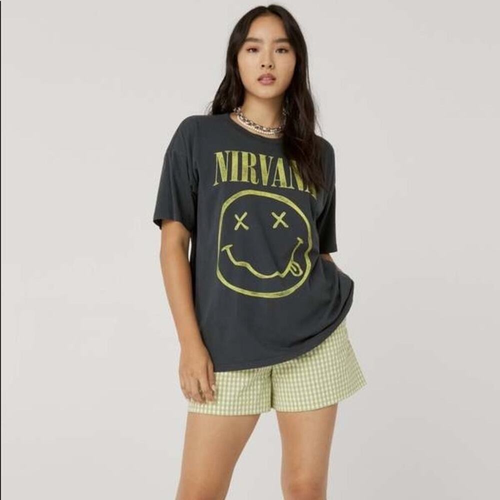 DAYDREAMER NWOT Nirvana Smiley Merch Tee Band Shirt Vintage Black Flower Sniffin